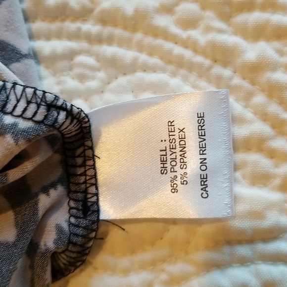 NWT size M Calvin Klein sleeveless print top - Picture 7 of 7